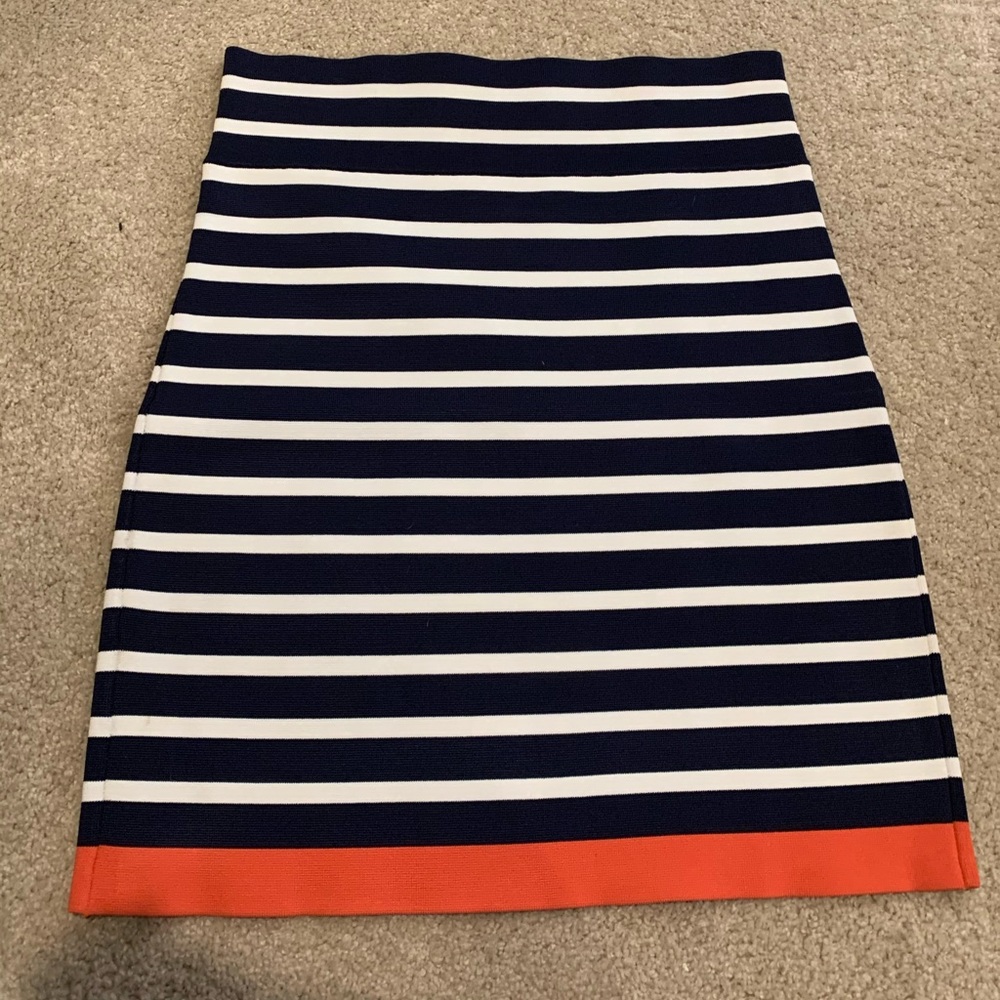 Bcbg powerskirt size M